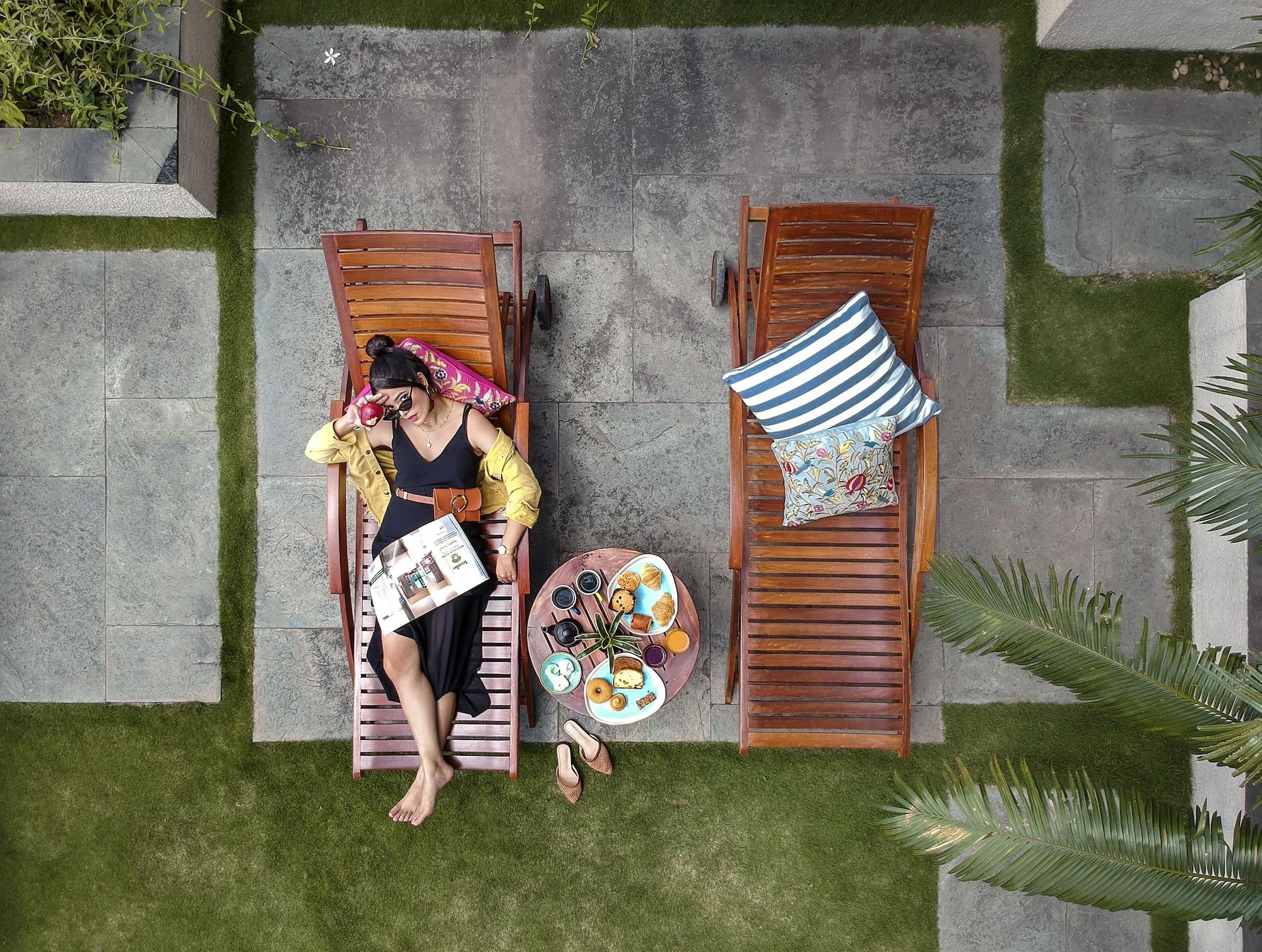 Hyatt Centric Mg Road Bangalore Exterior photo A woman relaxing on a deck chair
