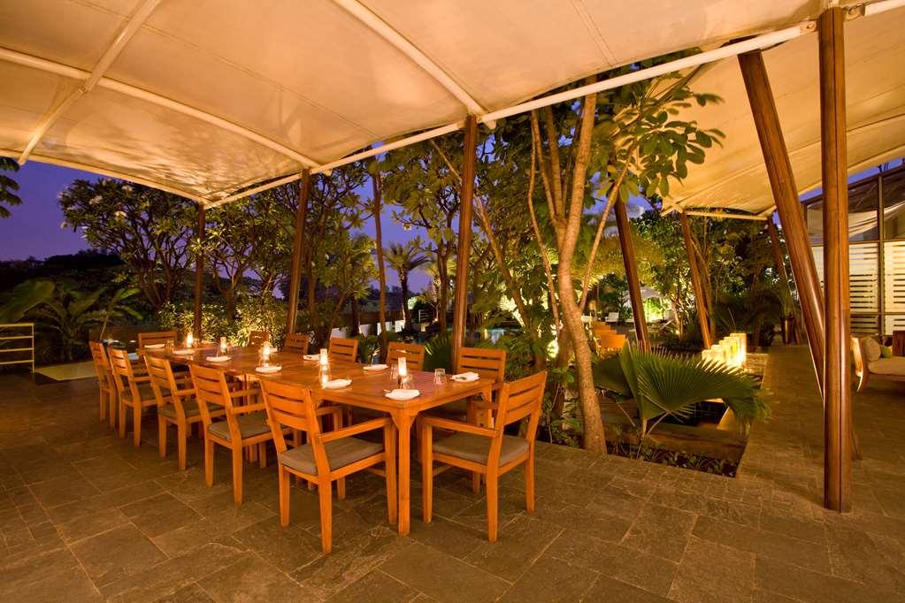 Hyatt Centric Mg Road Bangalore Exterior photo The Deck