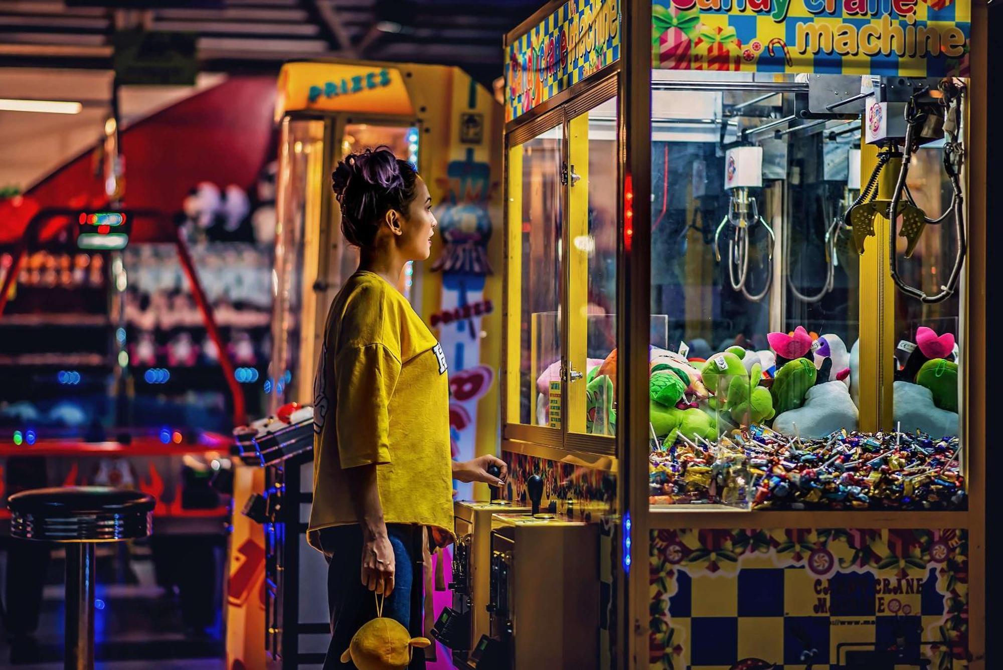 Hyatt Centric Mg Road Bangalore Exterior photo A woman playing a crane game in Japan
