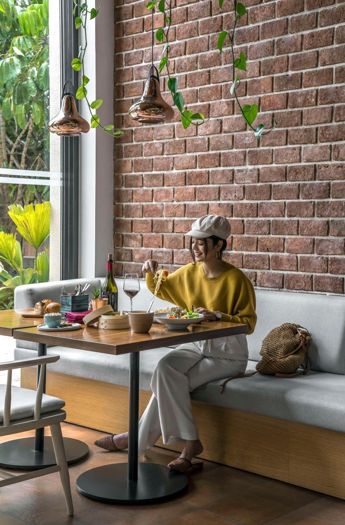 Hyatt Centric Mg Road Bangalore Exterior photo Kim Sae-ron in 2019