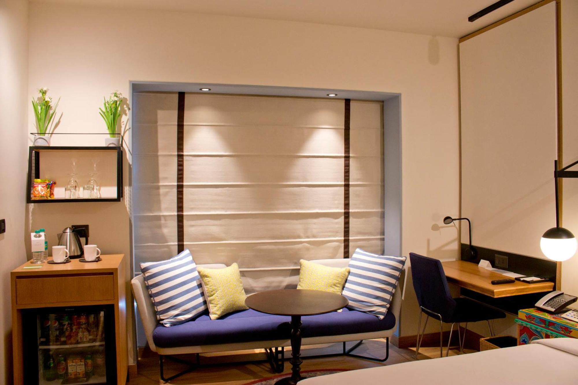 Hyatt Centric Mg Road Bangalore Exterior photo A Roman blind